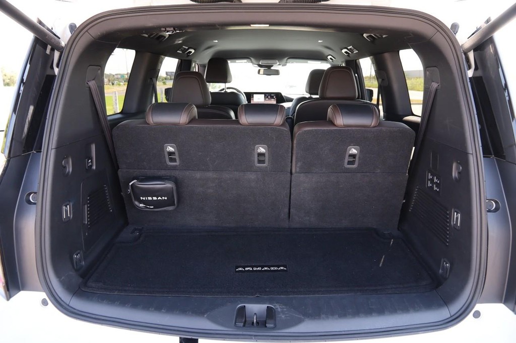 Nissan Armada Vehicle Image 07