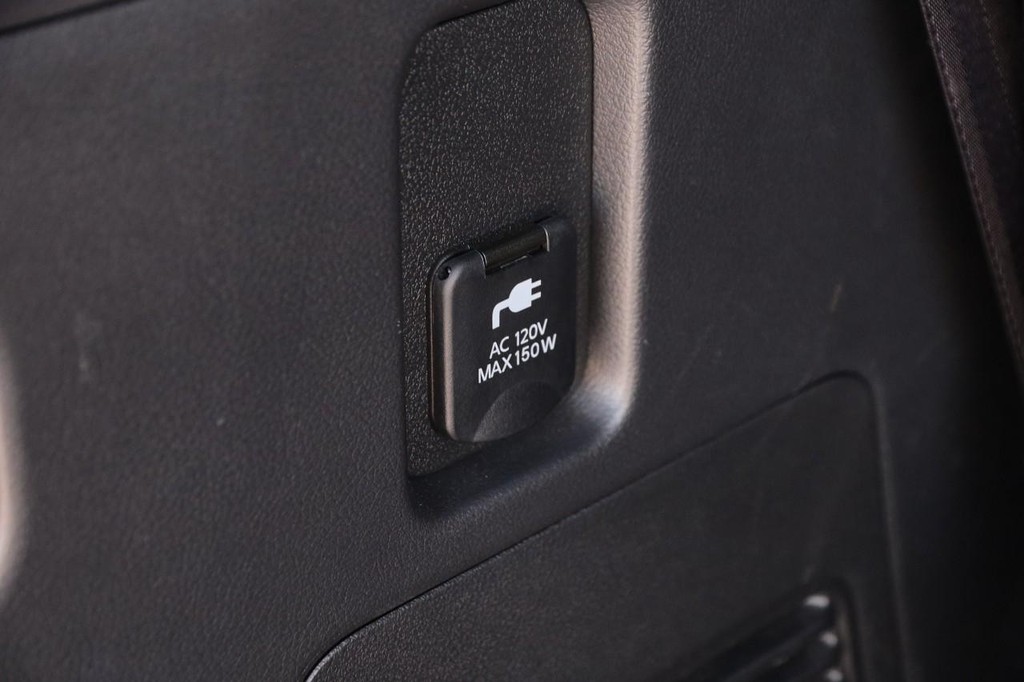 Nissan Armada Vehicle Image 09