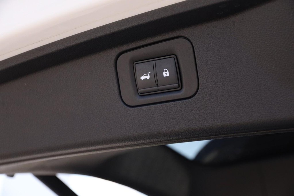 Nissan Armada Vehicle Image 10