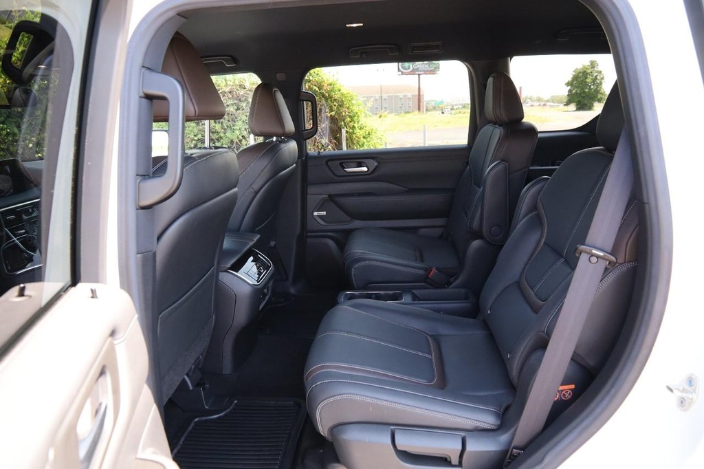 Nissan Armada Vehicle Image 12