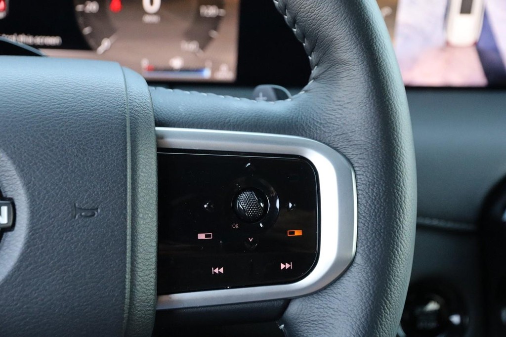 Nissan Armada Vehicle Image 16