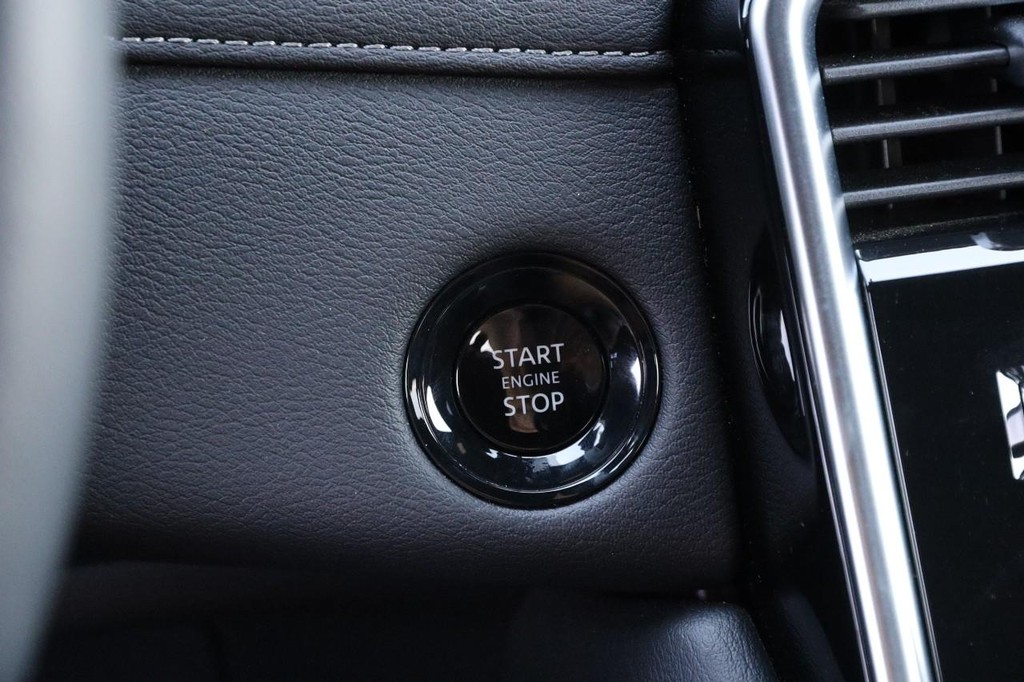 Nissan Armada Vehicle Image 18