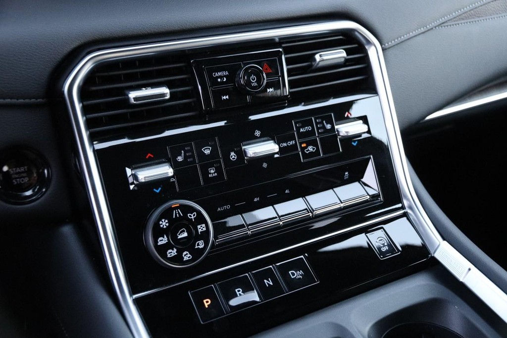Nissan Armada Vehicle Image 21