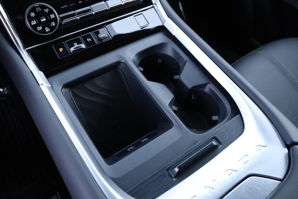 Nissan Armada Vehicle Image 22