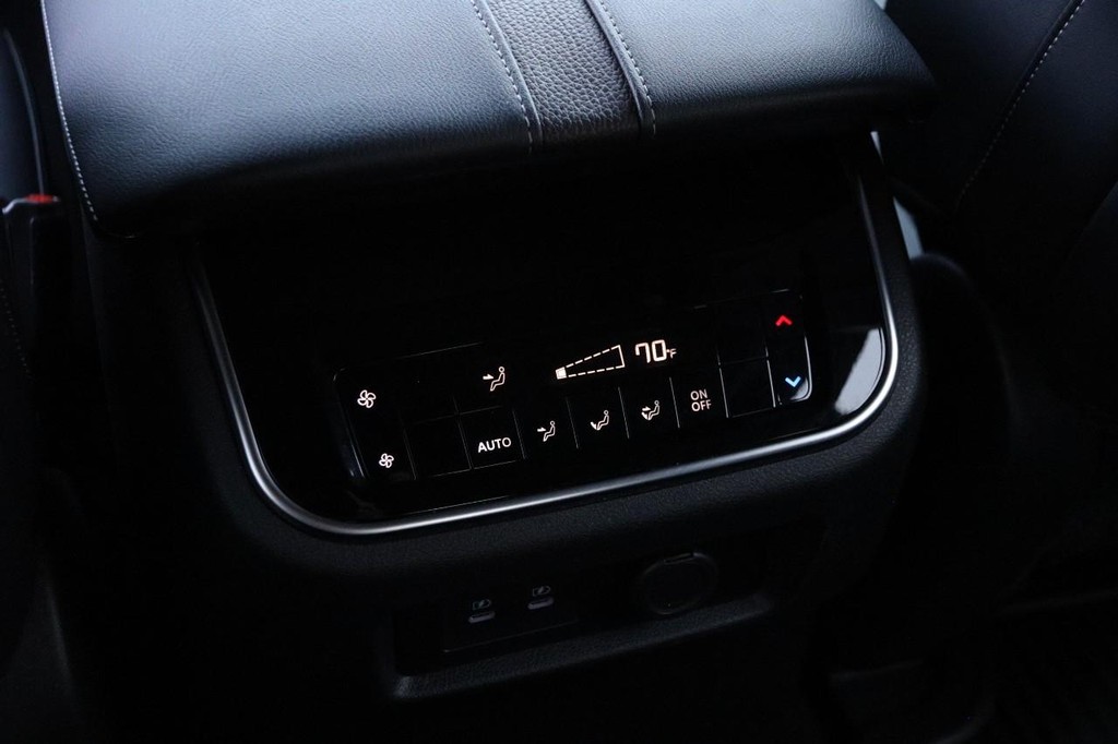 Nissan Armada Vehicle Image 29