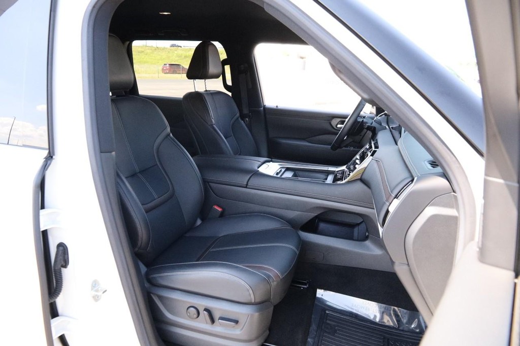 Nissan Armada Vehicle Image 30