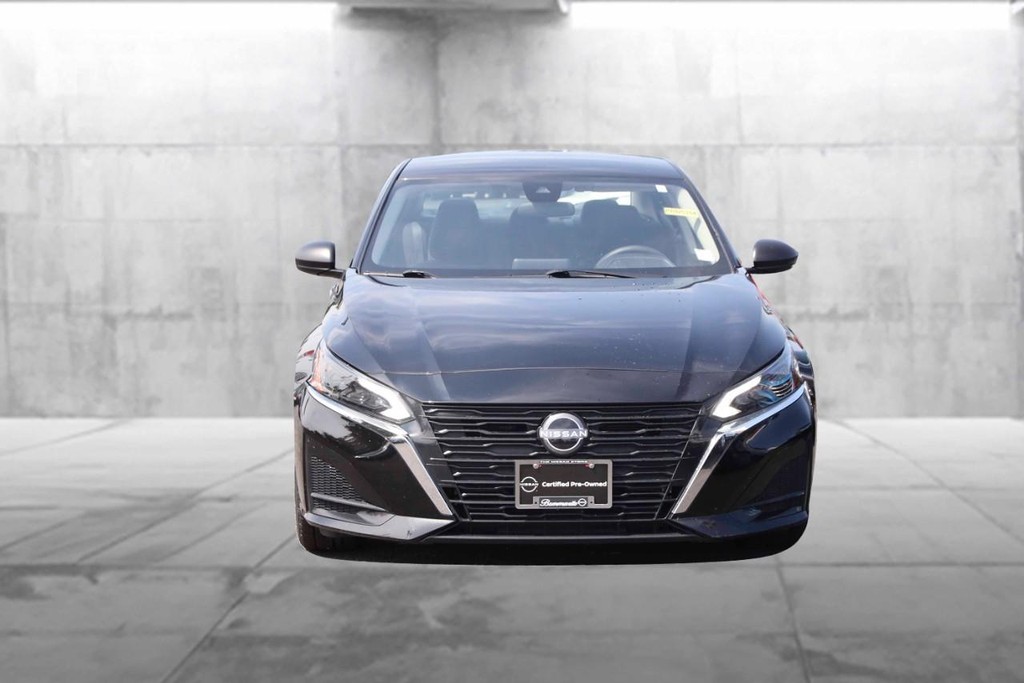 Nissan Altima Vehicle Image 04