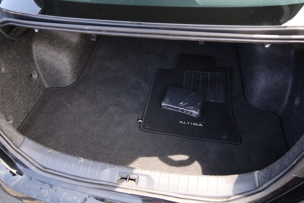 Nissan Altima Vehicle Image 07