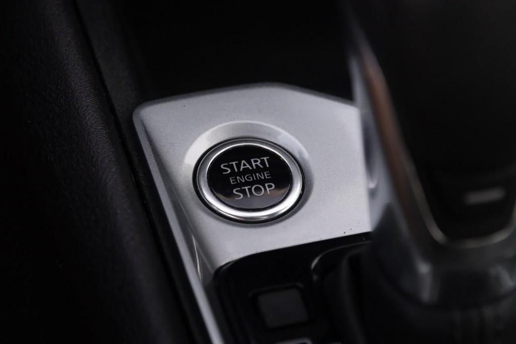 Nissan Altima Vehicle Image 14