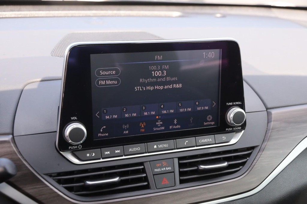 Nissan Altima Vehicle Image 16