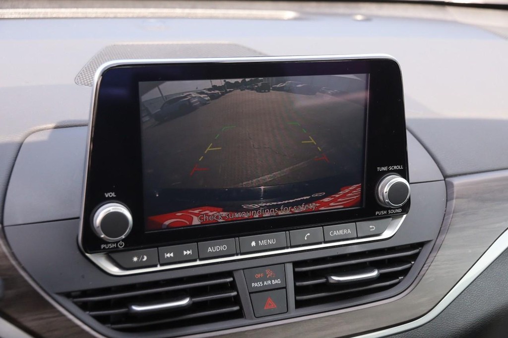 Nissan Altima Vehicle Image 17