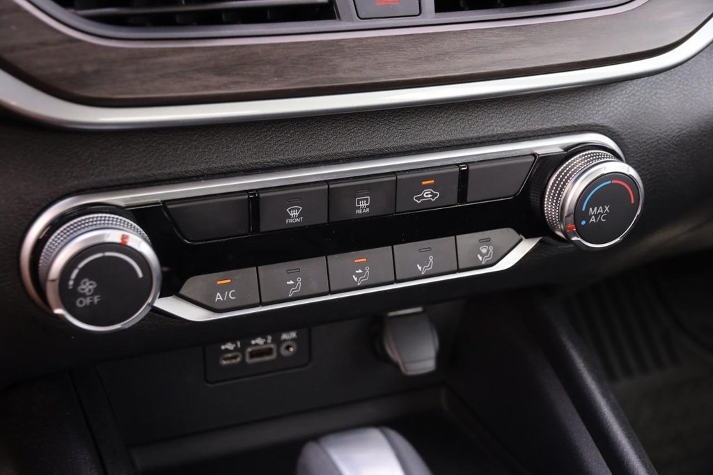 Nissan Altima Vehicle Image 18