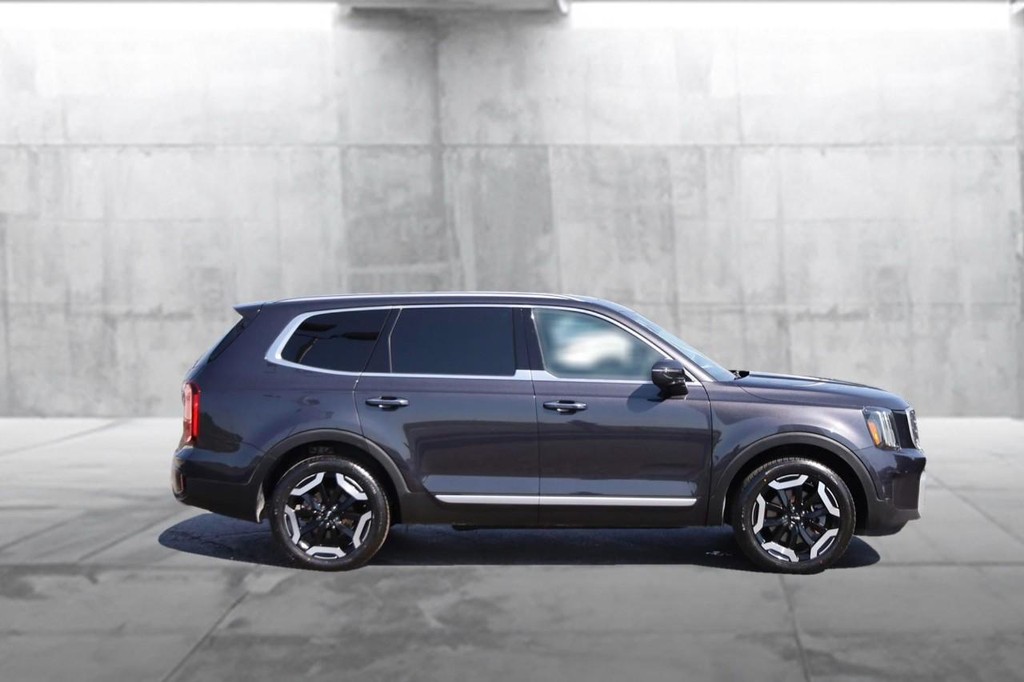 Kia Telluride Vehicle Full-screen Gallery Image 5
