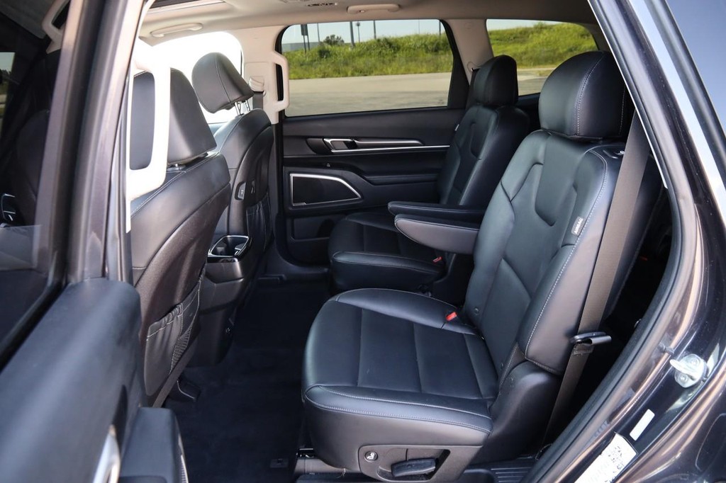 Kia Telluride Vehicle Full-screen Gallery Image 11