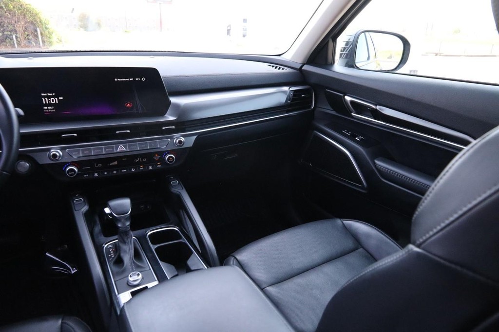Kia Telluride Vehicle Full-screen Gallery Image 30