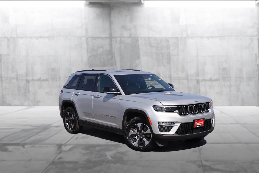 Jeep Grand Cherokee 4xe Vehicle Full-screen Gallery Image 2