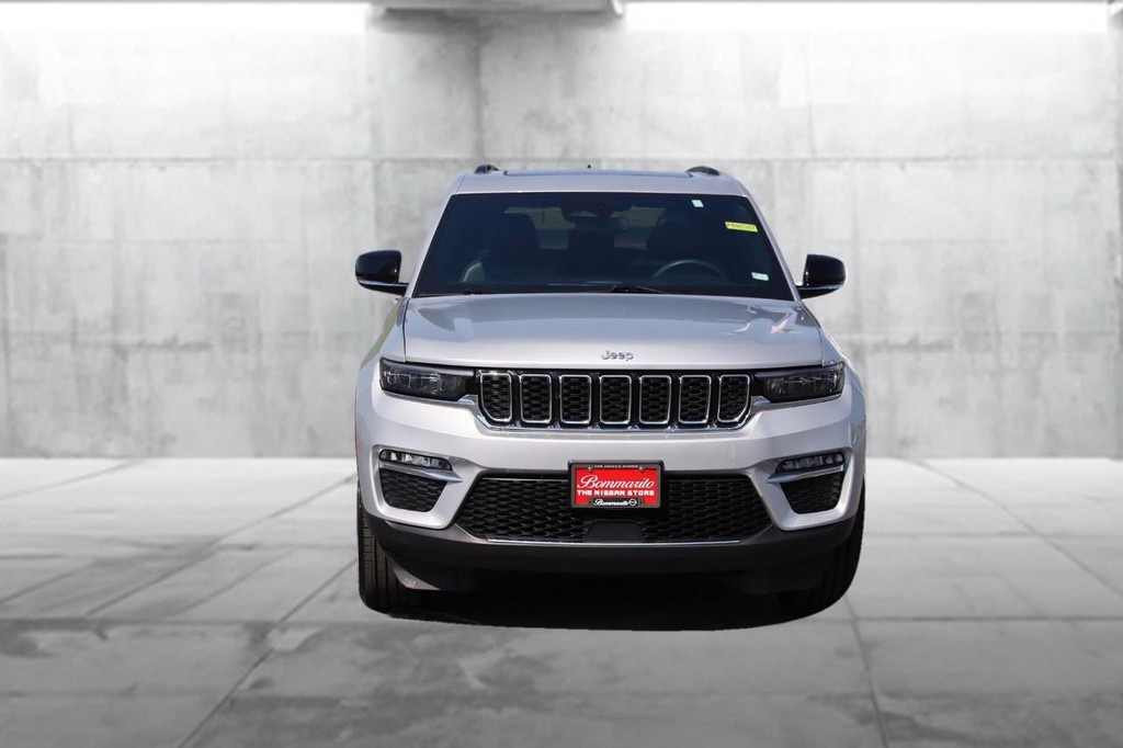 Jeep Grand Cherokee 4xe Vehicle Full-screen Gallery Image 4