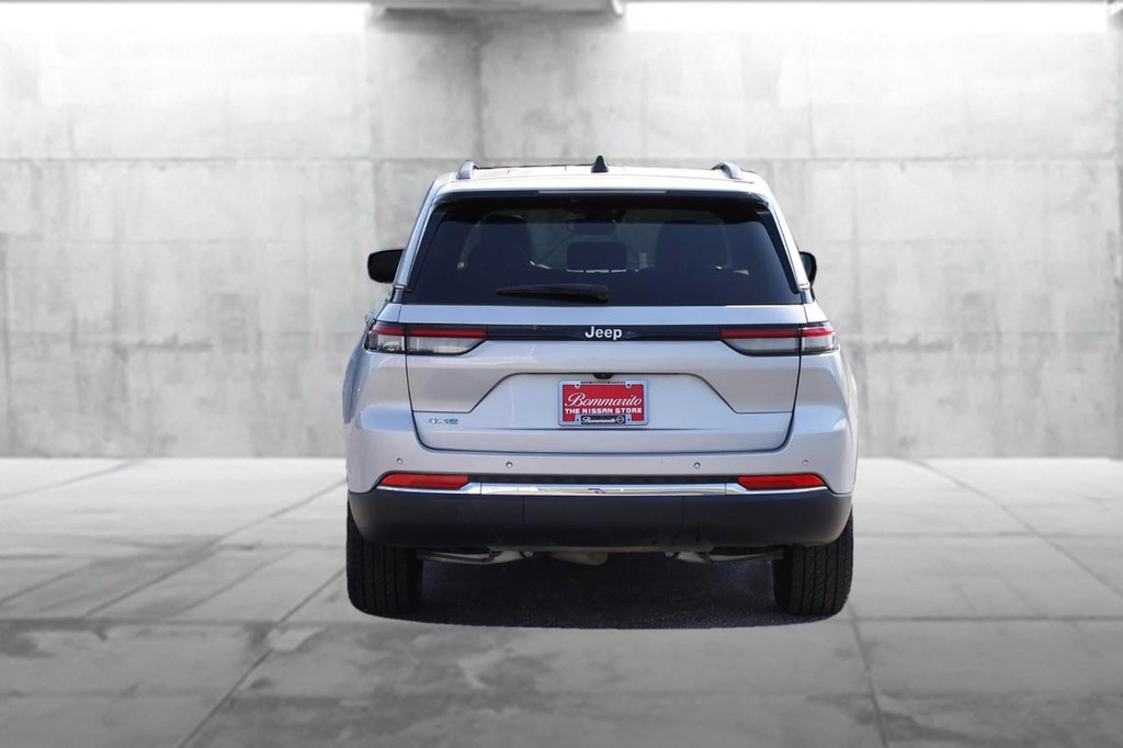 Jeep Grand Cherokee 4xe Vehicle Full-screen Gallery Image 6