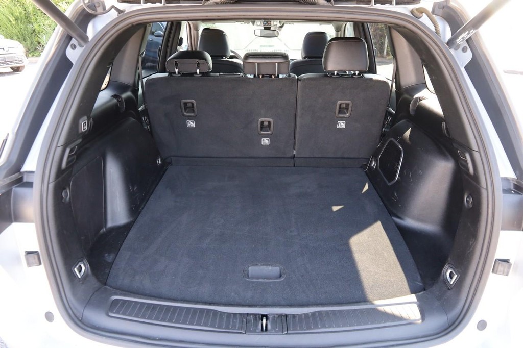Jeep Grand Cherokee 4xe Vehicle Full-screen Gallery Image 7