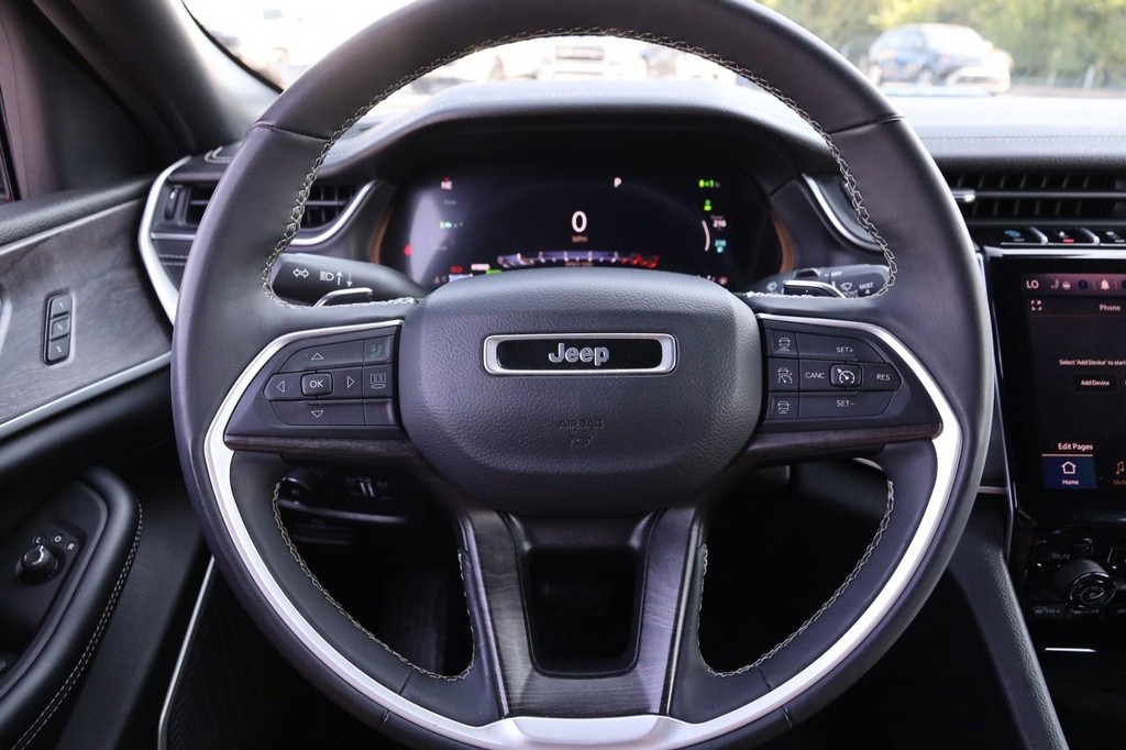 Jeep Grand Cherokee 4xe Vehicle Full-screen Gallery Image 12