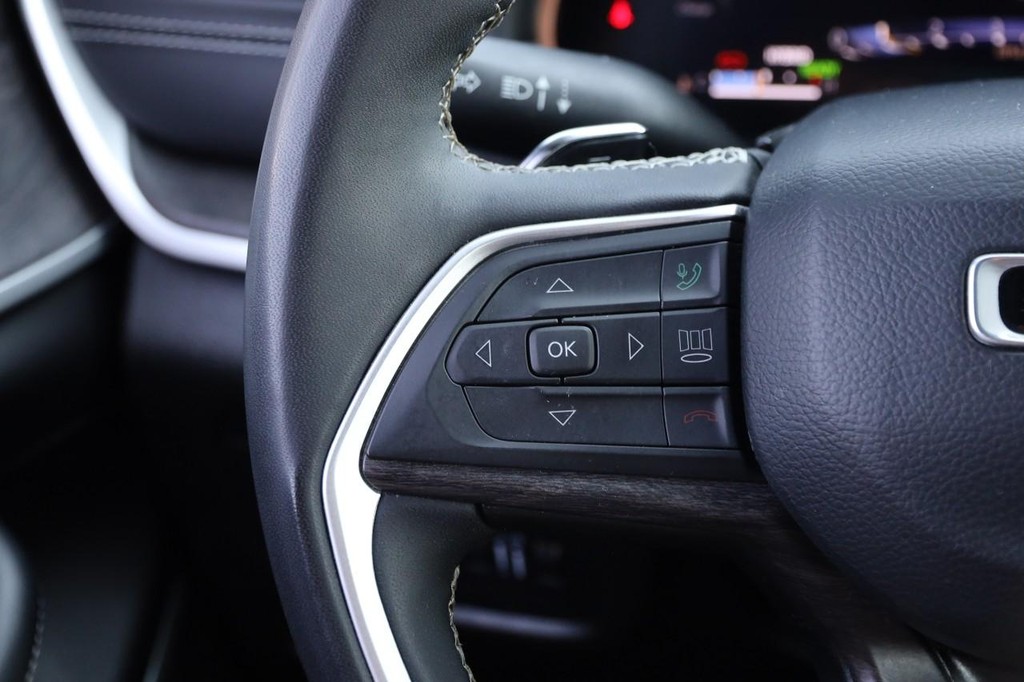 Jeep Grand Cherokee 4xe Vehicle Full-screen Gallery Image 13