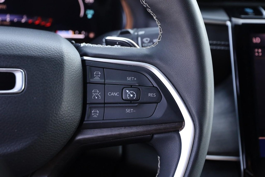 Jeep Grand Cherokee 4xe Vehicle Full-screen Gallery Image 14