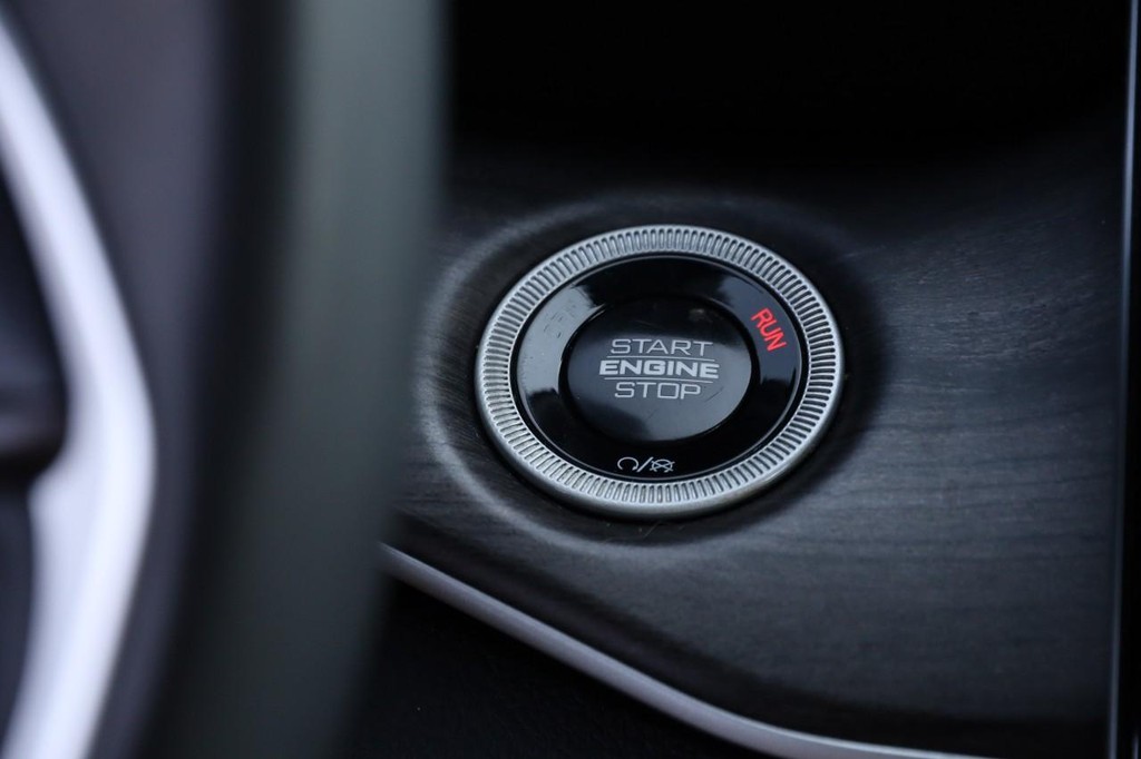 Jeep Grand Cherokee 4xe Vehicle Full-screen Gallery Image 16
