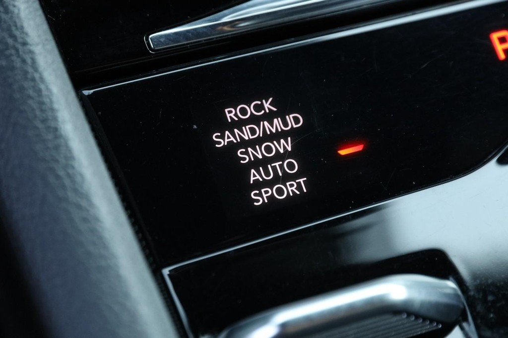 Jeep Grand Cherokee 4xe Vehicle Full-screen Gallery Image 21