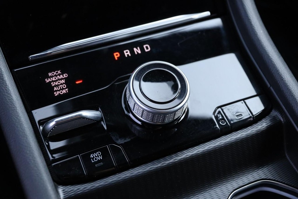 Jeep Grand Cherokee 4xe Vehicle Full-screen Gallery Image 22
