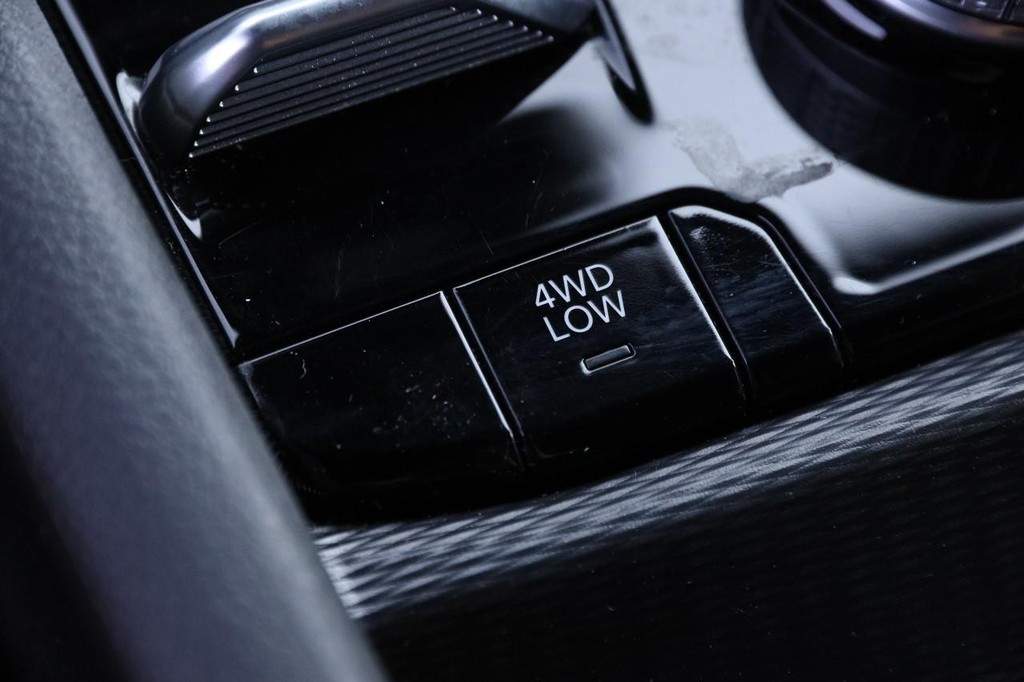 Jeep Grand Cherokee 4xe Vehicle Full-screen Gallery Image 23
