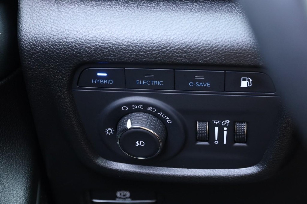 Jeep Grand Cherokee 4xe Vehicle Full-screen Gallery Image 24
