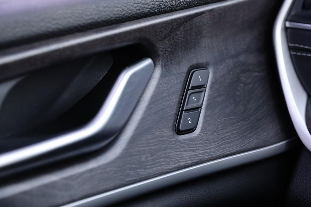 Jeep Grand Cherokee 4xe Vehicle Full-screen Gallery Image 25