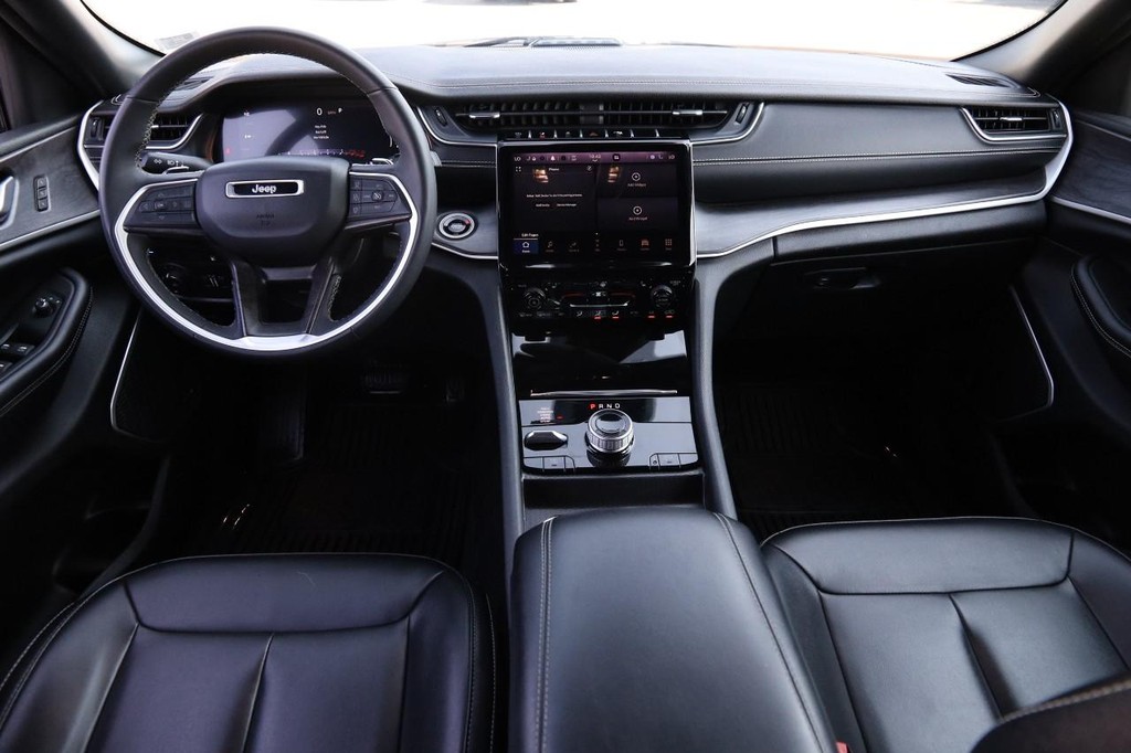 Jeep Grand Cherokee 4xe Vehicle Full-screen Gallery Image 26