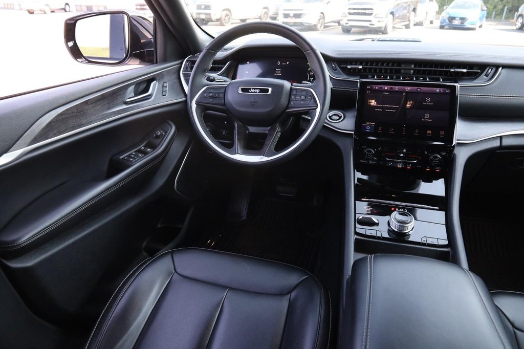 Jeep Grand Cherokee 4xe Vehicle Full-screen Gallery Image 27