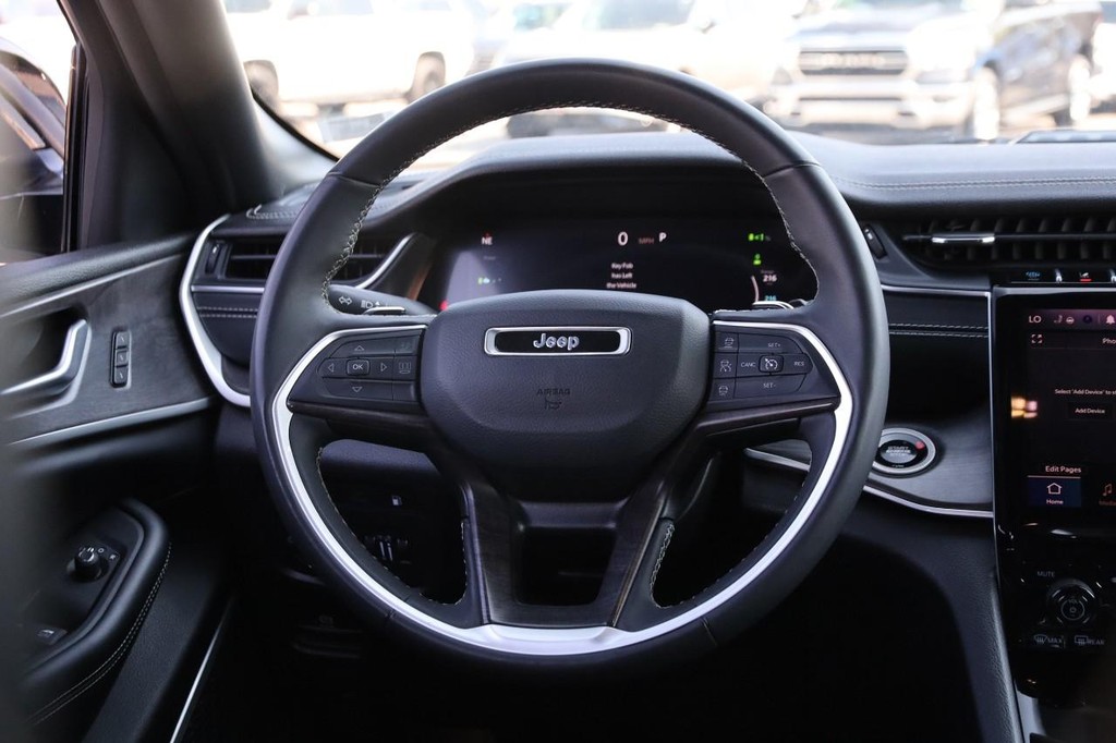 Jeep Grand Cherokee 4xe Vehicle Full-screen Gallery Image 28