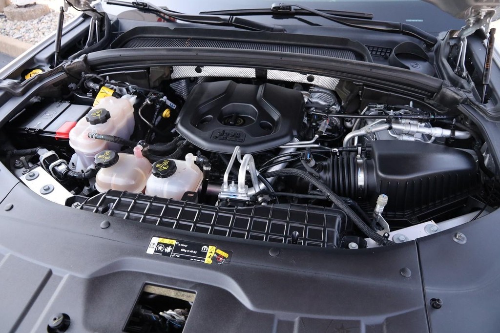 Jeep Grand Cherokee 4xe Vehicle Full-screen Gallery Image 32