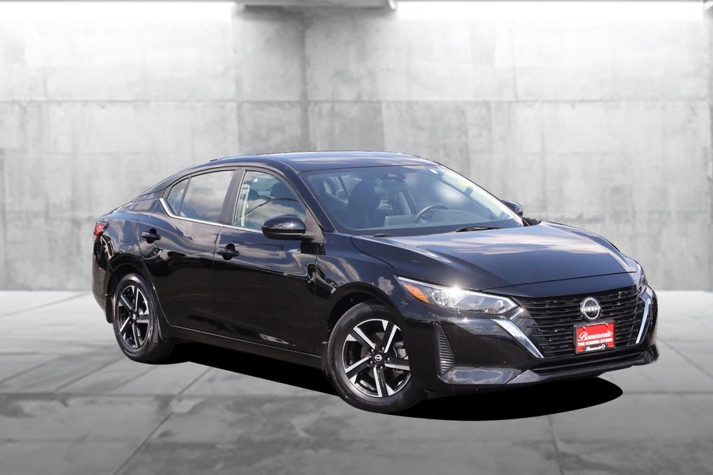 Nissan Sentra Vehicle Full-screen Gallery Image 2