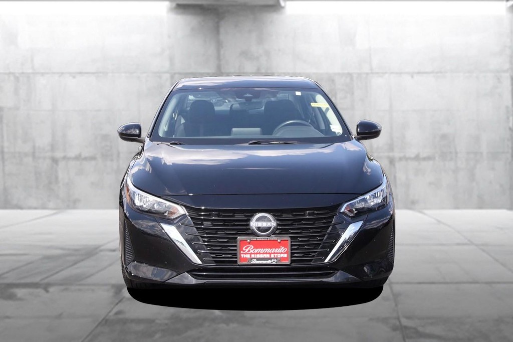 Nissan Sentra Vehicle Full-screen Gallery Image 4