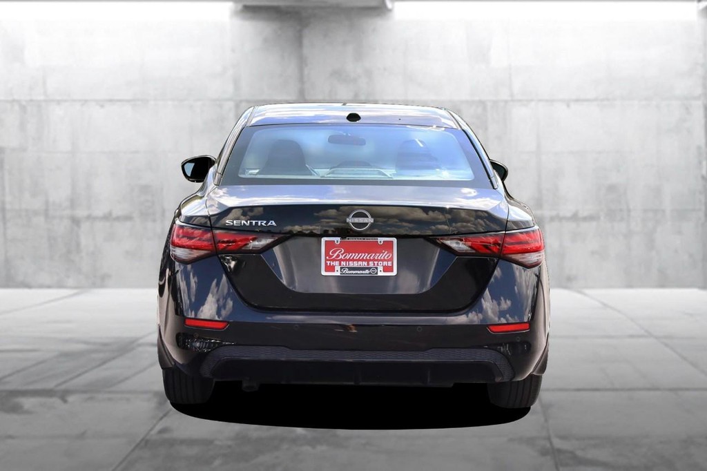 Nissan Sentra Vehicle Full-screen Gallery Image 6