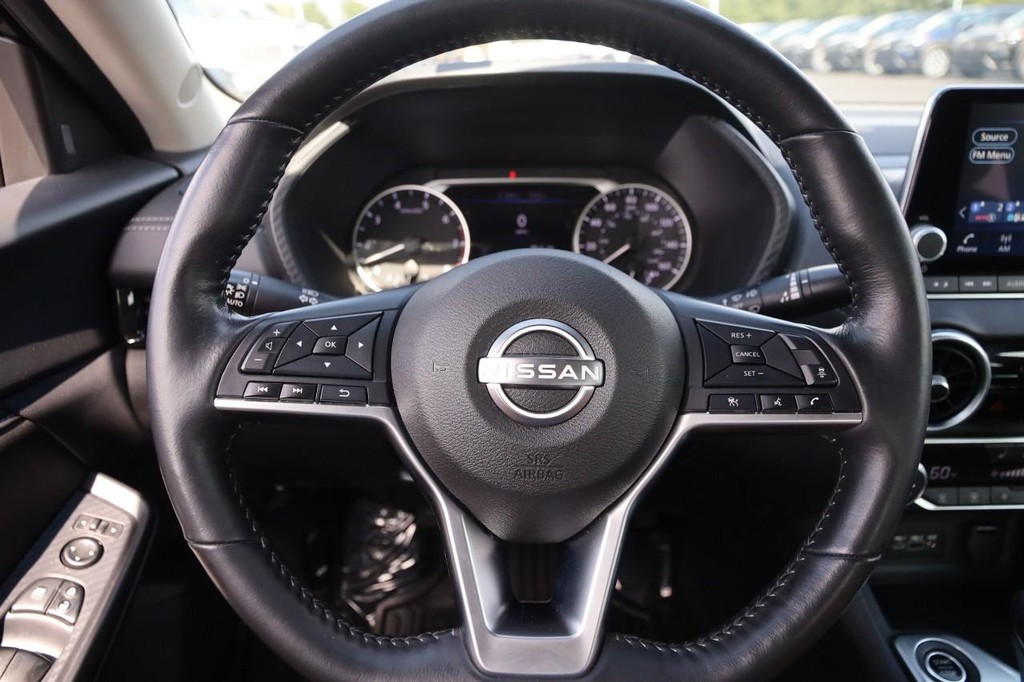 Nissan Sentra Vehicle Full-screen Gallery Image 10