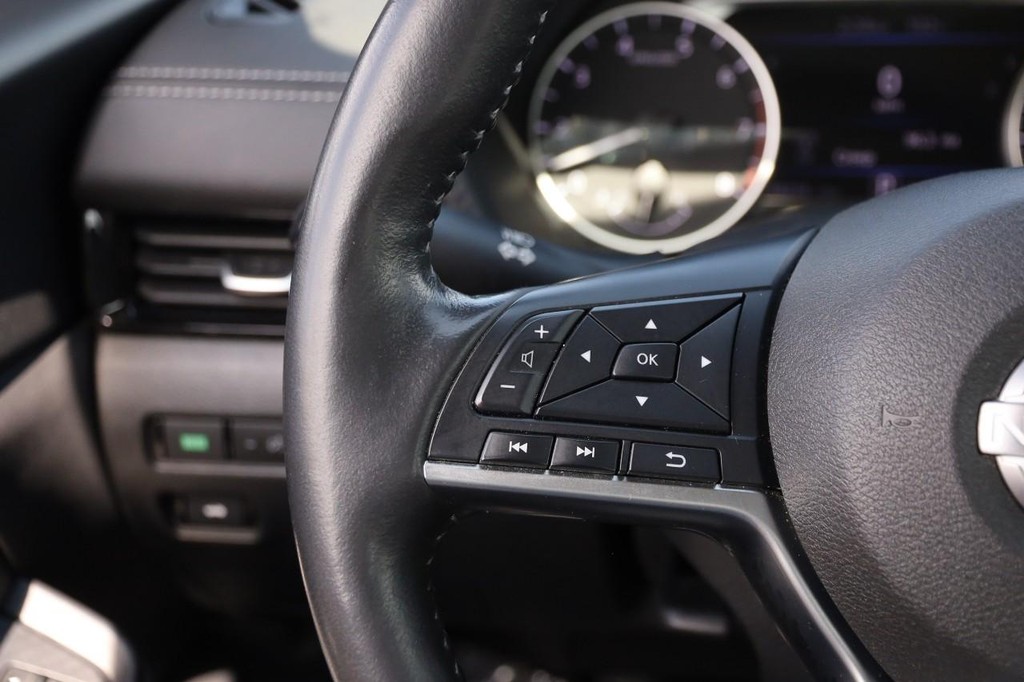 Nissan Sentra Vehicle Full-screen Gallery Image 11