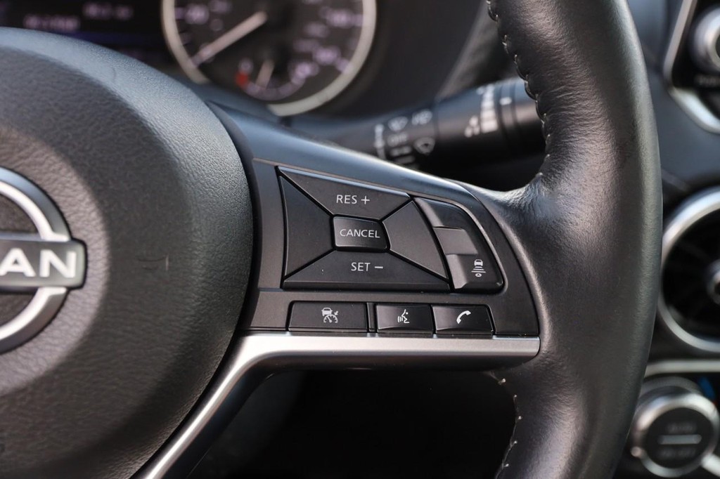 Nissan Sentra Vehicle Full-screen Gallery Image 12