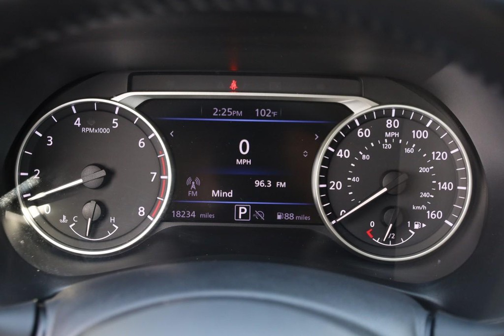 Nissan Sentra Vehicle Full-screen Gallery Image 13