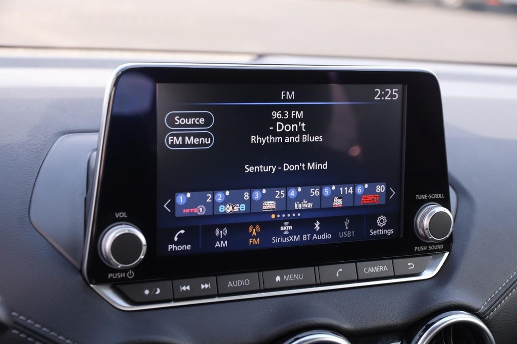 Nissan Sentra Vehicle Full-screen Gallery Image 16