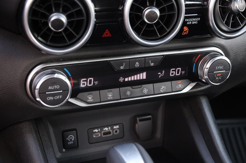 Nissan Sentra Vehicle Full-screen Gallery Image 18