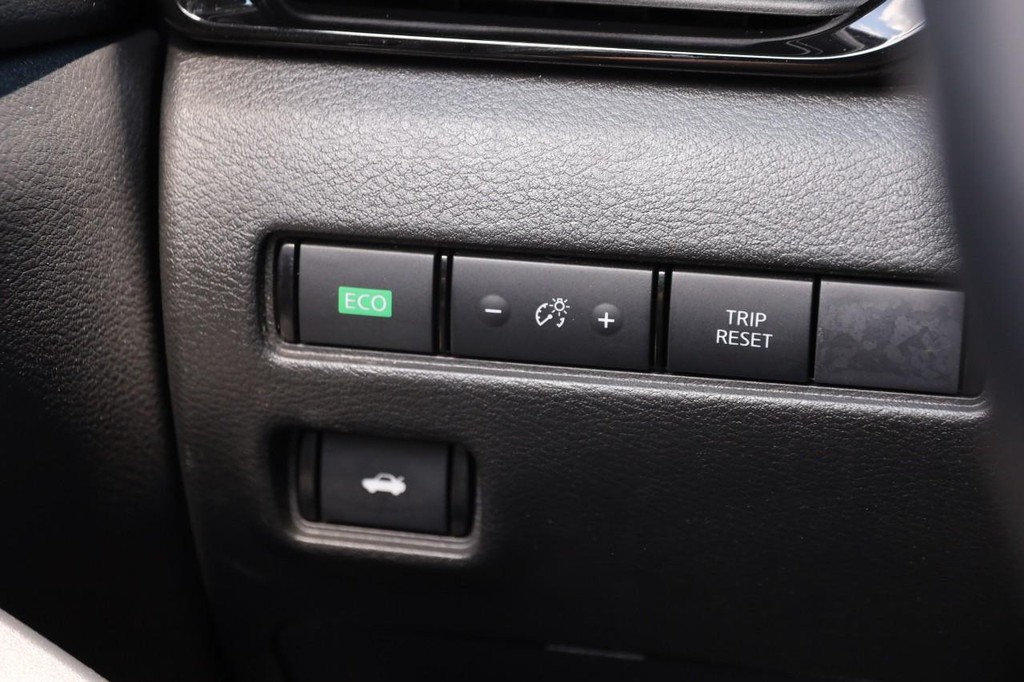 Nissan Sentra Vehicle Full-screen Gallery Image 20