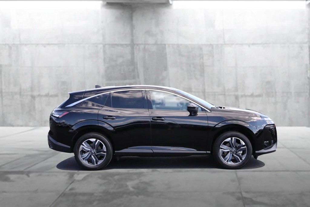 Nissan Murano Vehicle Full-screen Gallery Image 5