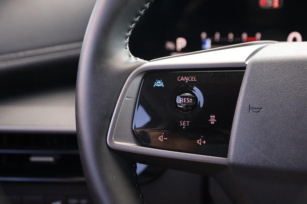 Nissan Murano Vehicle Full-screen Gallery Image 12