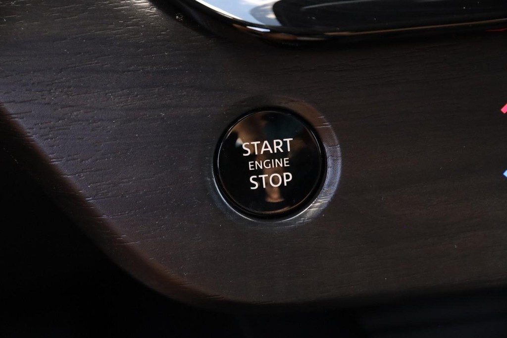 Nissan Murano Vehicle Full-screen Gallery Image 15
