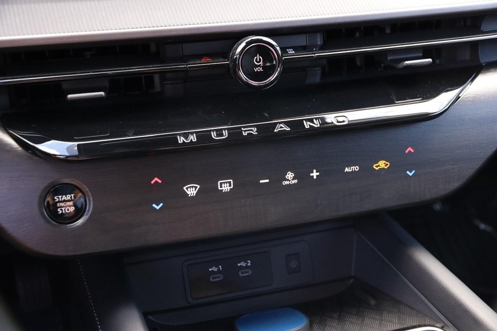 Nissan Murano Vehicle Full-screen Gallery Image 19